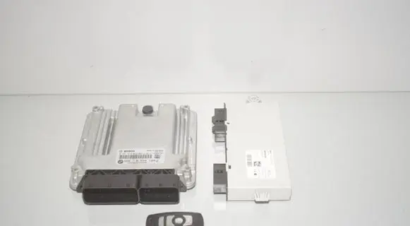 BMW 5 F10 F11 Engine ECU kit and lock set 9301522 8574100 61359301522