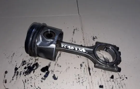 Volvo XC90 Piston with connecting rod NOCODE