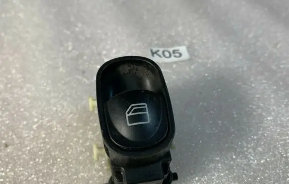Mercedes-Benz C W203 Electric window control switch 2038200210