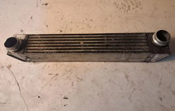 BMW 5 E60 E61 Intercooler radiator 7787446