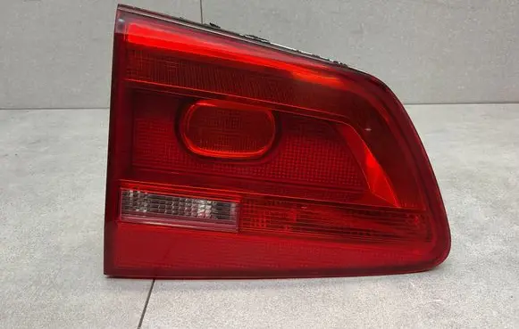 Volkswagen Touran II Tailgate rear/tail lights 1T0945093A