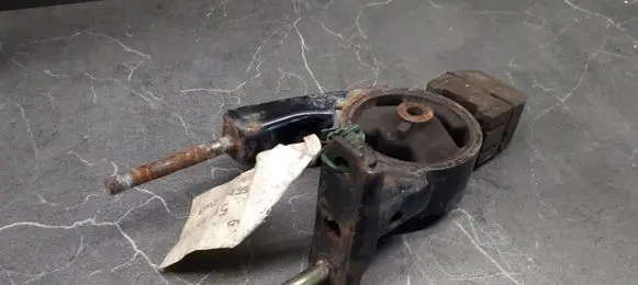 Toyota Yaris Engine mounting bracket 1237133020