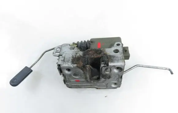 Iveco Daily 35.8 - 9 Front door lock 