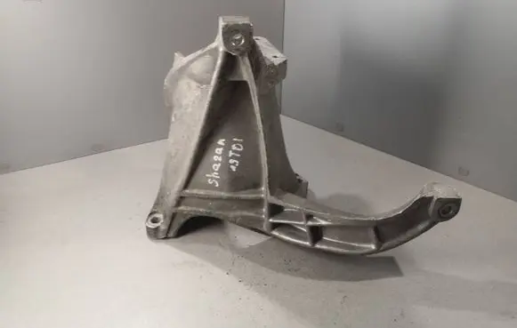Engine mounting bracket