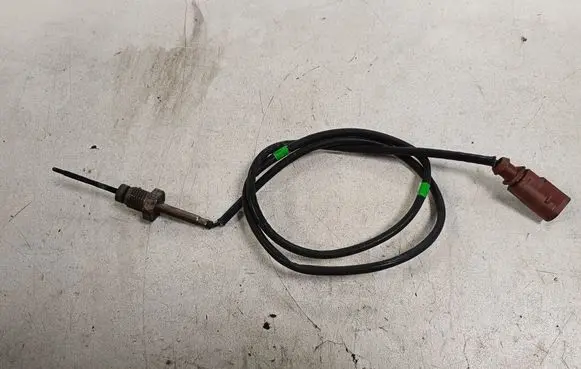 Volkswagen PASSAT B8 Exhaust gas temperature sensor 04L906088DB