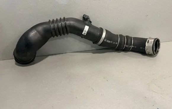BMW 1 E81 E87 Intercooler hose/pipe 7810308 11884410