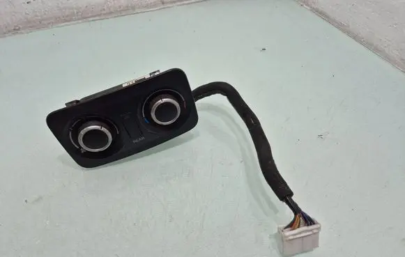 Mitsubishi Pajero Climate control unit 7820A212