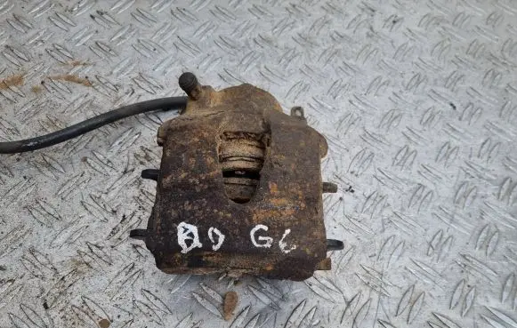 Volkswagen Golf VI Front brake caliper