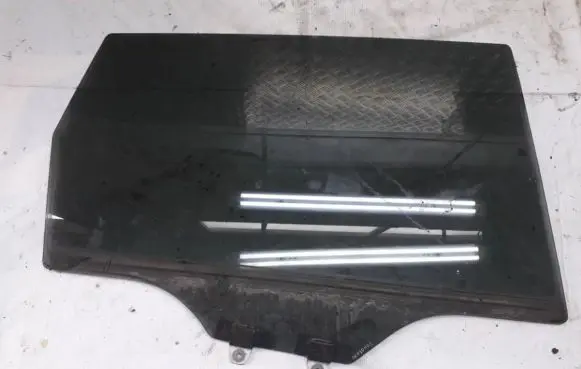 Honda FR-V Rear door window glass