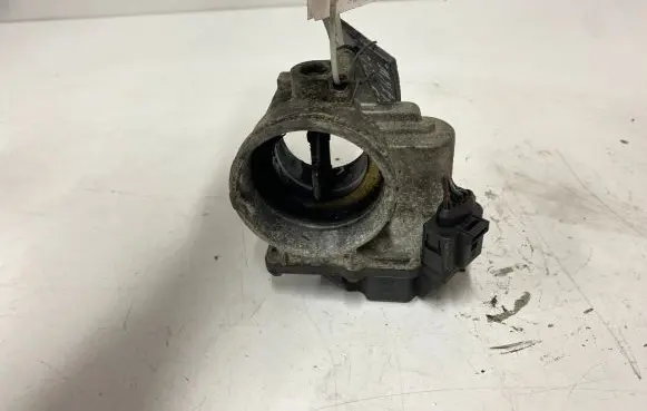 Volkswagen Touran I Throttle valve 03G128063A