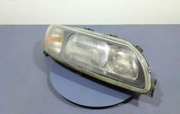 Volvo XC70 Headlight/headlamp 89007904