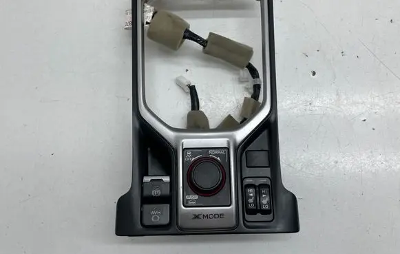 Subaru Forester SK Other center console (tunnel) element 92122SJ200 322007250 83211SJ030
