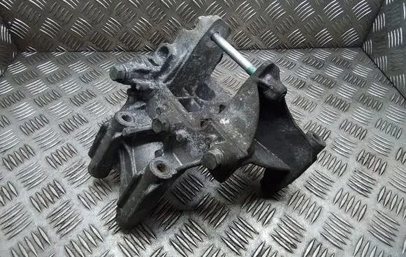 Volkswagen Transporter - Caravelle T5 Engine mounting bracket 070199343B