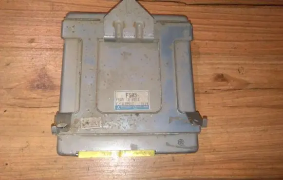 Mazda 626 Engine control unit/module fs0518881c e2t03591t