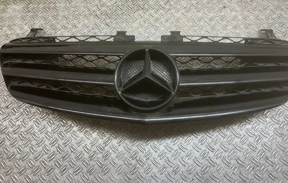 Mercedes-Benz R W251 Front bumper upper radiator grill