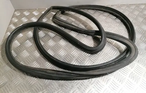 Ford Capri III Windshield trim