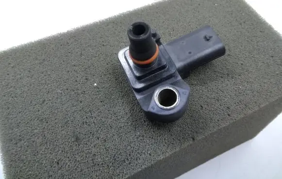 BMW 5 G30 G31 Air pressure sensor 8637896
