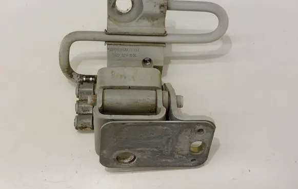 Volkswagen Caddy Front door lower hinge 1T0831411C
