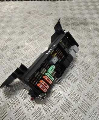 Mercedes-Benz ML W164 Fuse module A1645403372 YAP306410 13658525