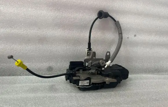 Volvo S60 Rear door lock 31462447