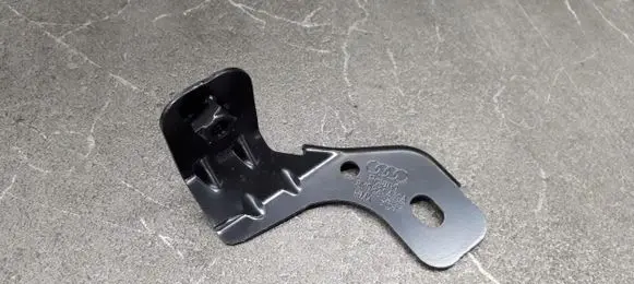 Audi A3 S3 8L Fender mounting bracket 8y0821471a