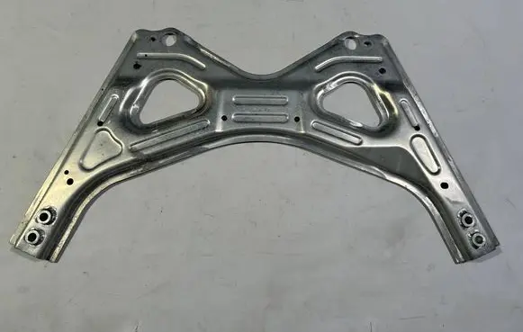 Maserati Quattroporte Engine splash shield/under tray 8956230563