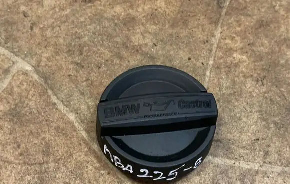 BMW X3 E83 Oil filler cap 8507153