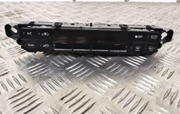 Toyota Prius (XW50) Climate control unit 5590047231 75H459