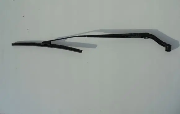Nissan X-Trail T32 Front wiper blade arm