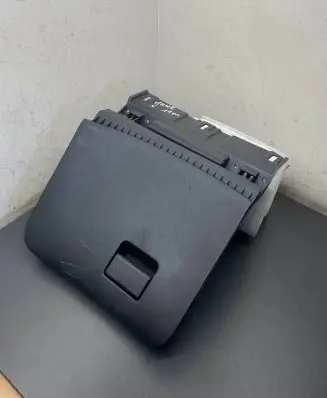 Nissan Juke I F15 Glove box J141