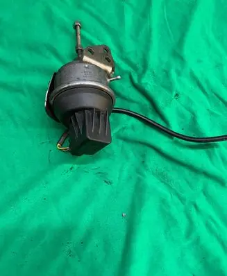 Volkswagen PASSAT CC Turbine electric control actuator 4011188AN
