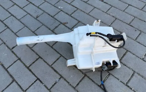 Hyundai ix35 Windshield washer fluid reservoir/tank 986102Y000 986102Z000