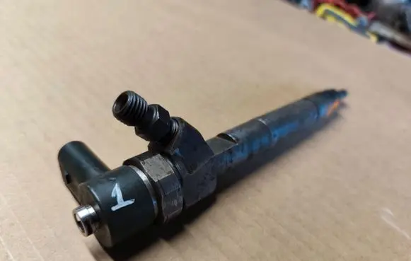 Jeep Grand Cherokee (WJ) Fuel injector A6130700187 0445110035