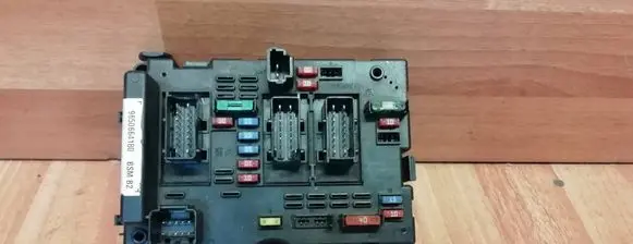 Peugeot 307 Fuse module 9650664180 42759738 BSMB2