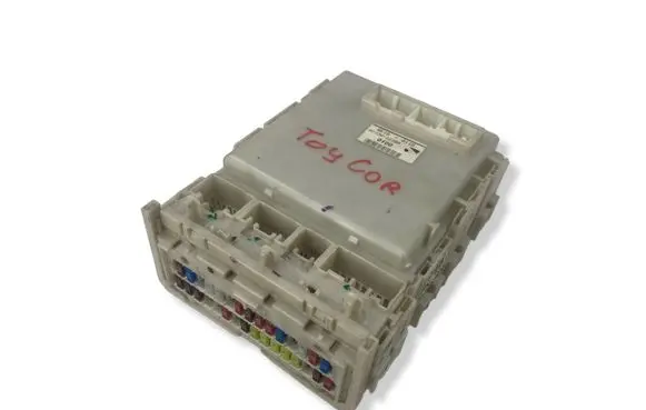 Toyota Corolla E140 E150 Fuse module 8273012380
