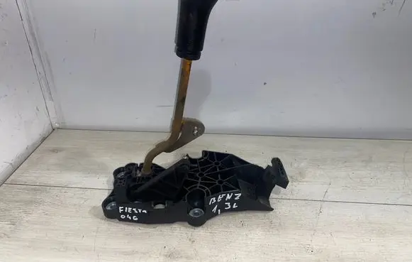 Ford Fiesta Gear shifter/selector 2S6R7E096AA