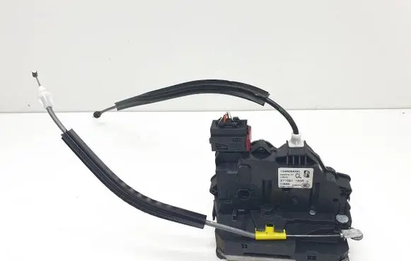 Opel Movano C Front door lock 