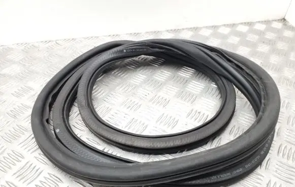Skoda Octavia Mk3 (5E) Rear door rubber seal (on body) 5E5867368