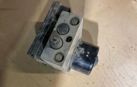 Nissan Pathfinder R51 ABS Pump