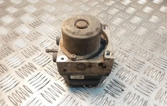 Nissan X-Trail T30 ABS Pump B4X291704