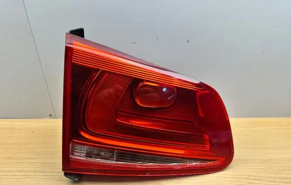 Volkswagen Touareg II Tailgate rear/tail lights 7P6945093C