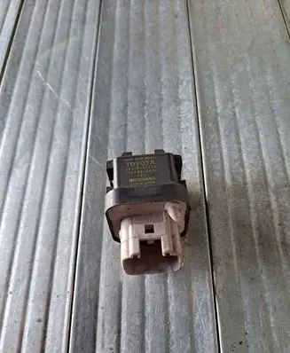 Toyota Corolla E120 E130 Glow plug pre-heat relay 2861067010 1567000671
