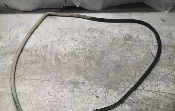 Volkswagen New Beetle Front door rubber seal 1C0867366