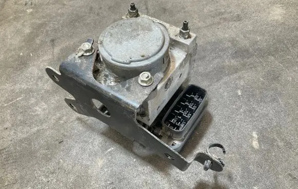 Toyota Hilux (AN10, AN20, AN30) ABS Pump 8954171030 4451071030 13511019490