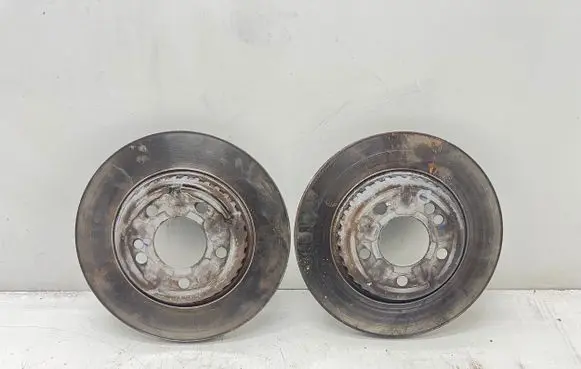Mercedes-Benz E W238 Rear brake disc A0004231812