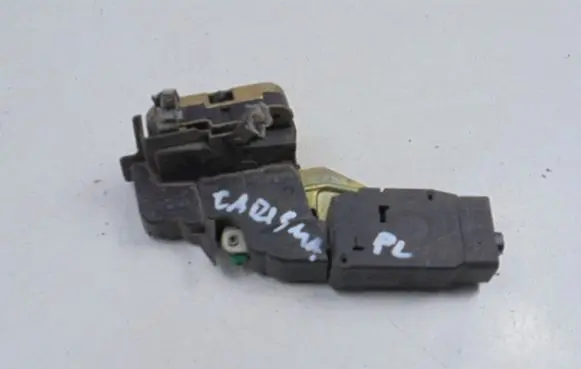Mitsubishi Carisma Front door lock