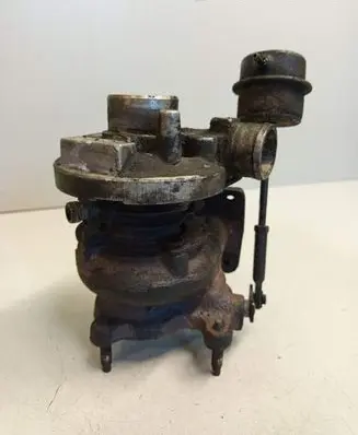Volkswagen PASSAT B5 Turbo 301912F 028145702 4540971