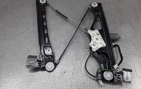 Mercedes-Benz E W211 Front door window regulator with motor A2117200246