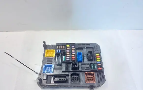 Citroen C3 Fuse module 9820977180 3521620119