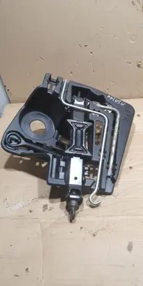 Toyota Prius (XW30) Tool set 6477747030